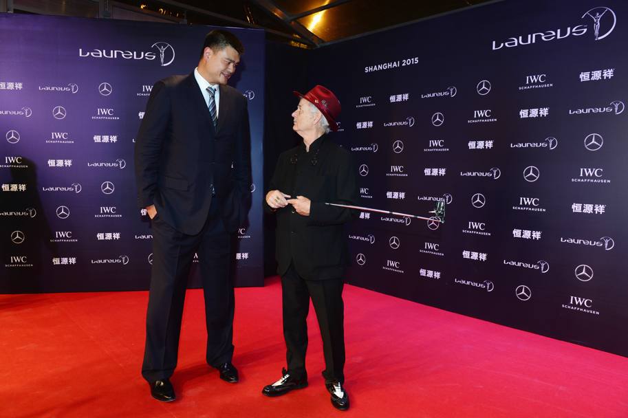 L&#39;ex cestista cinese Yao Ming con l&#39;attore Bill Murray (Getty Images)